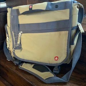 Side satchel backpack